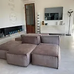 Dom wakacyjny Modern Luxury Pool House *