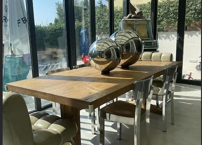 Modern Luxury Pool House *