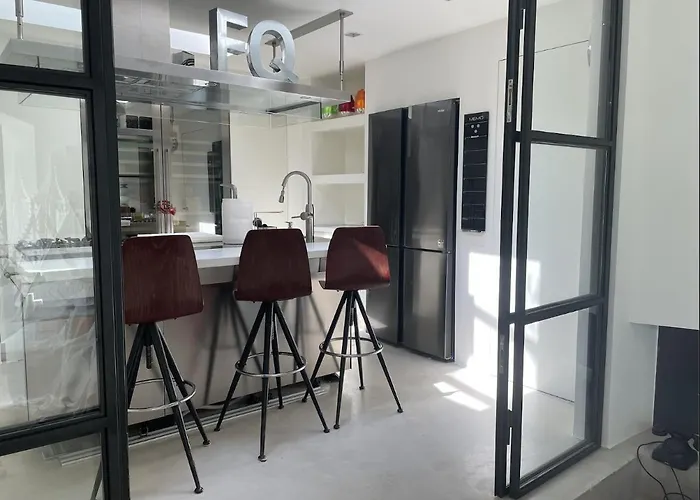 Modern Luxury Pool House Rome