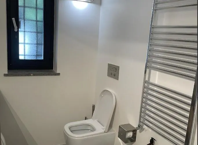 Modern Luxury Pool House