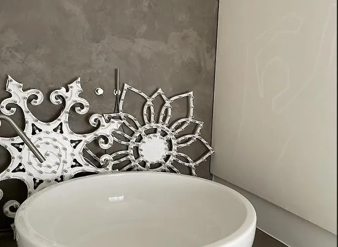 Modern Luxury Pool House Rome