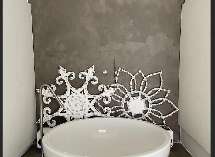 Modern Luxury Pool House *