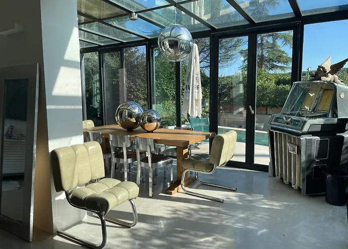 Modern Luxury Pool House