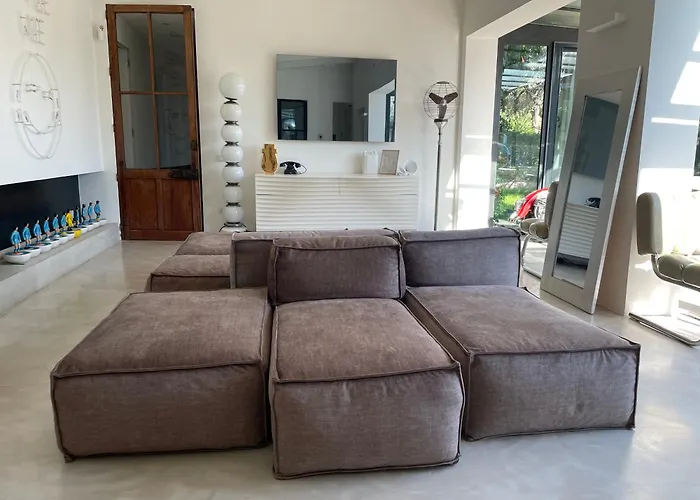 Modern Luxury Pool House Hébergement de vacances *