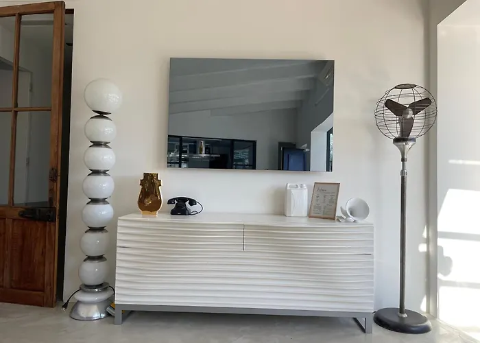 Modern Luxury Pool House Rome