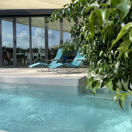 בית נופש Modern Luxury Pool House *