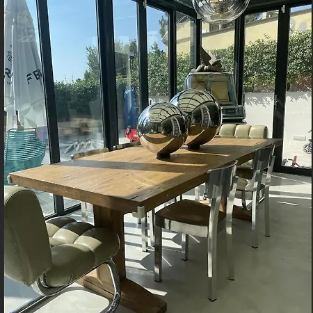 Modern Luxury Pool House *